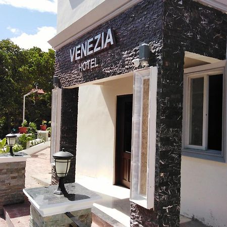 Venezia Suites Hotel Iloilo Exterior photo