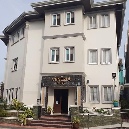 Venezia Suites Hotel Iloilo Exterior photo