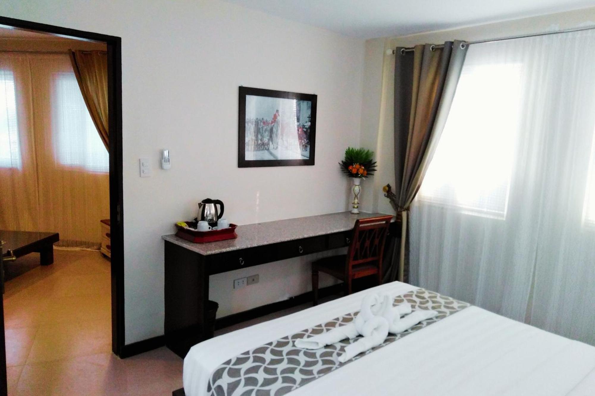 Venezia Suites Hotel Iloilo Room photo