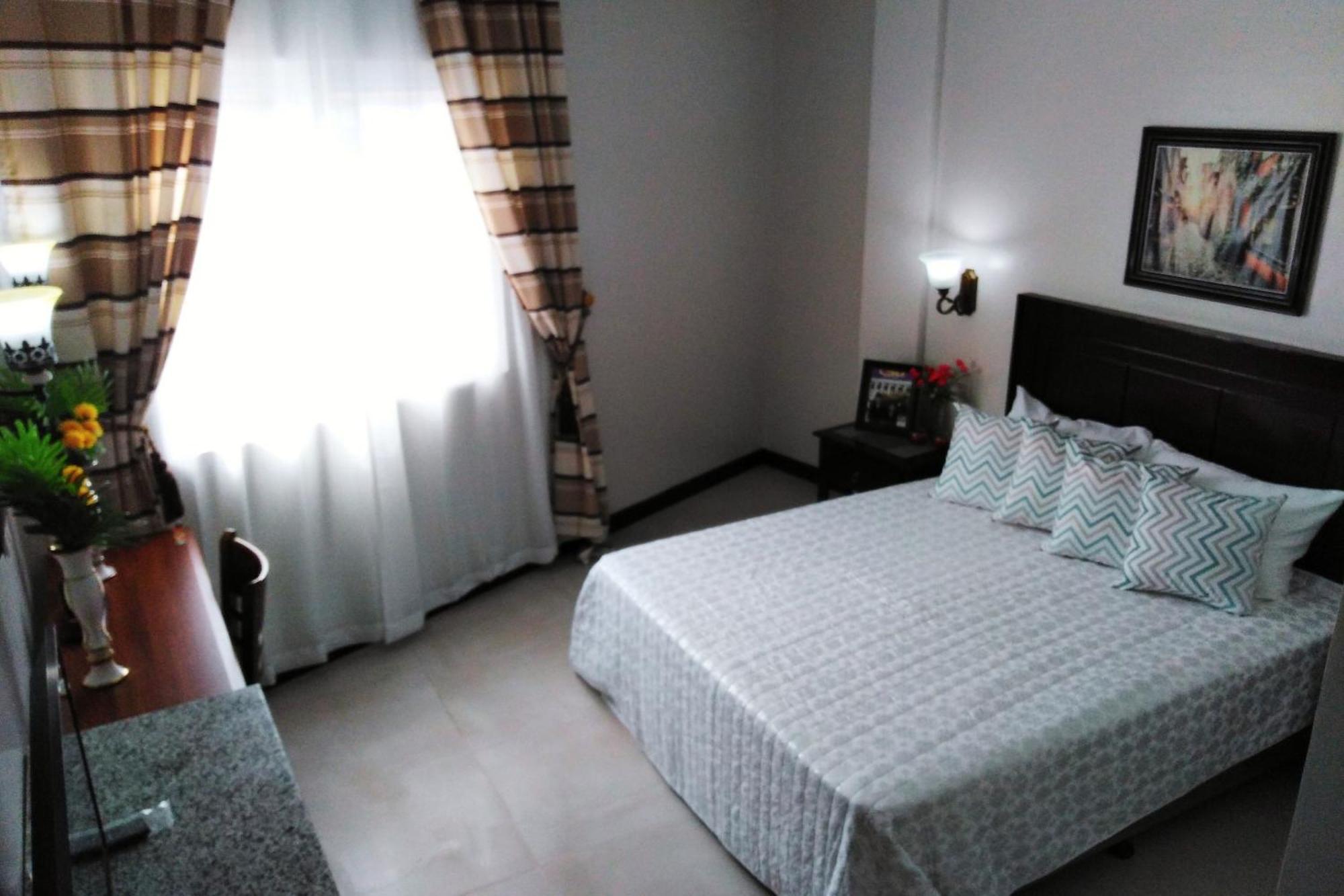 Venezia Suites Hotel Iloilo Room photo