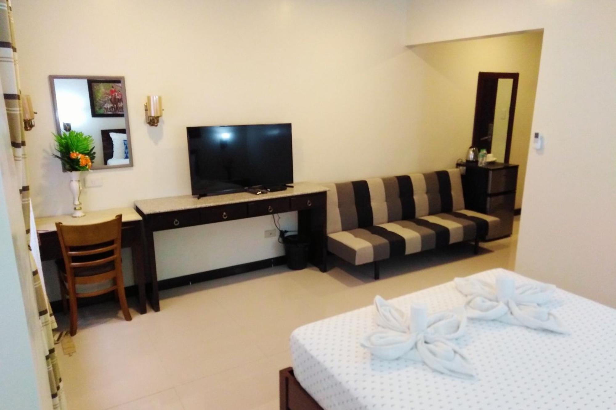 Venezia Suites Hotel Iloilo Room photo