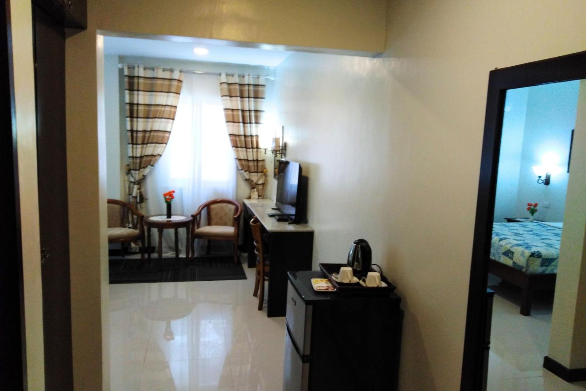 Venezia Suites Hotel Iloilo Room photo