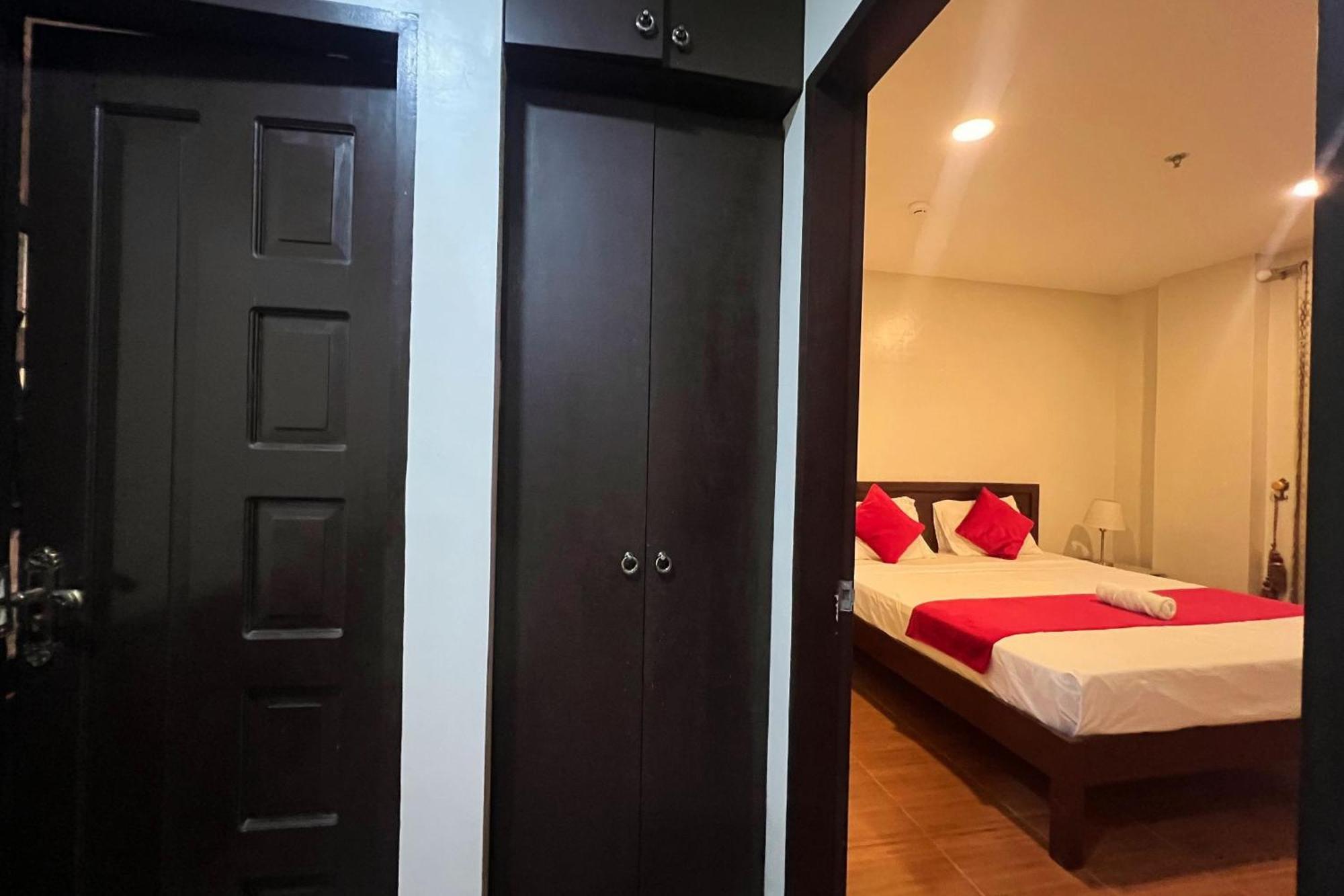 Venezia Suites Hotel Iloilo Room photo