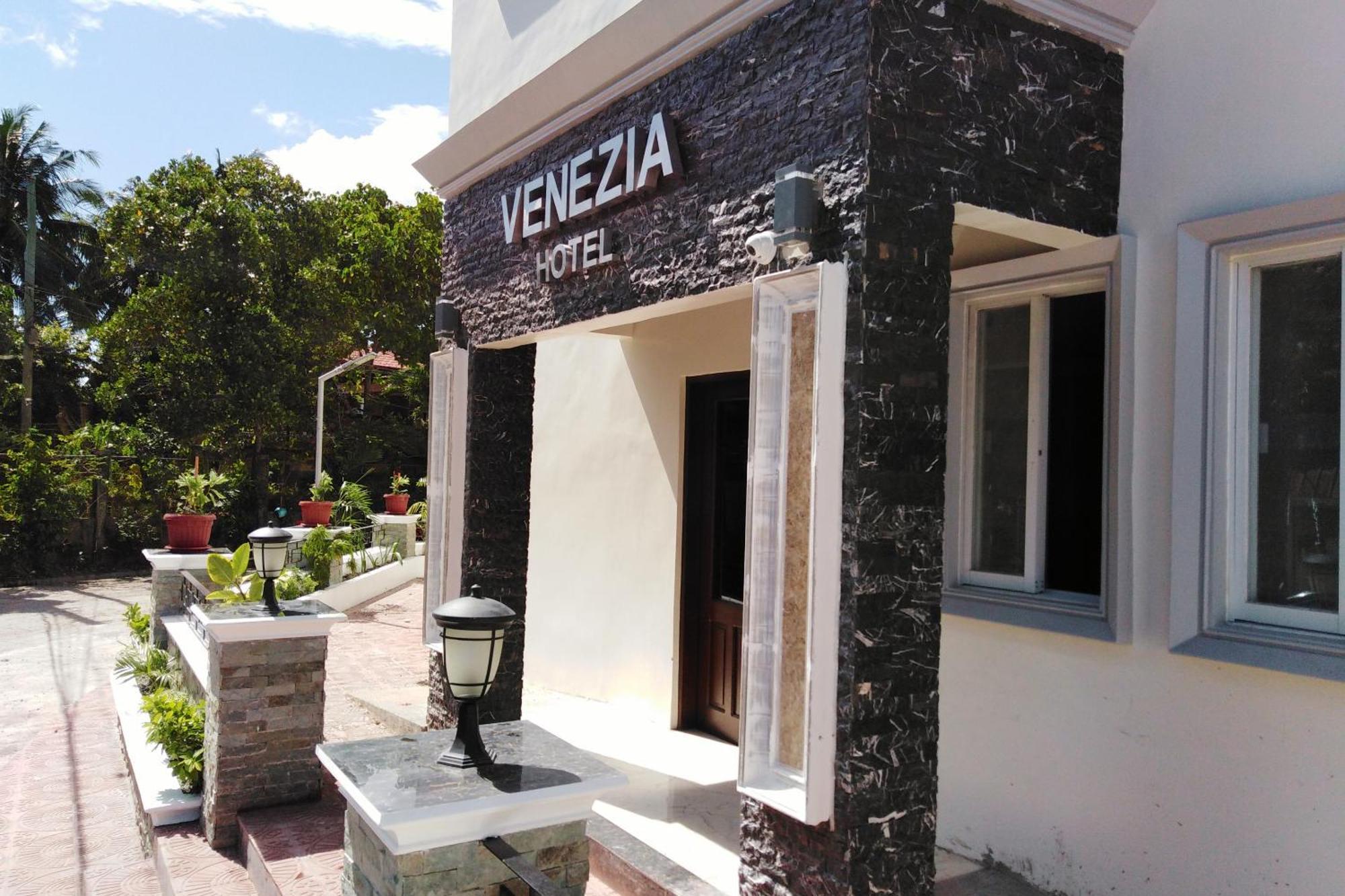 Venezia Suites Hotel Iloilo Exterior photo