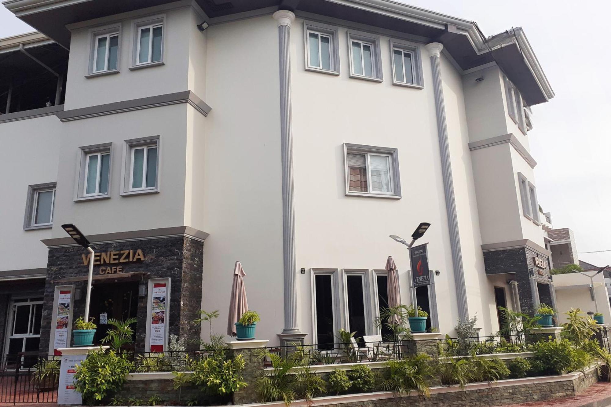 Venezia Suites Hotel Iloilo Exterior photo