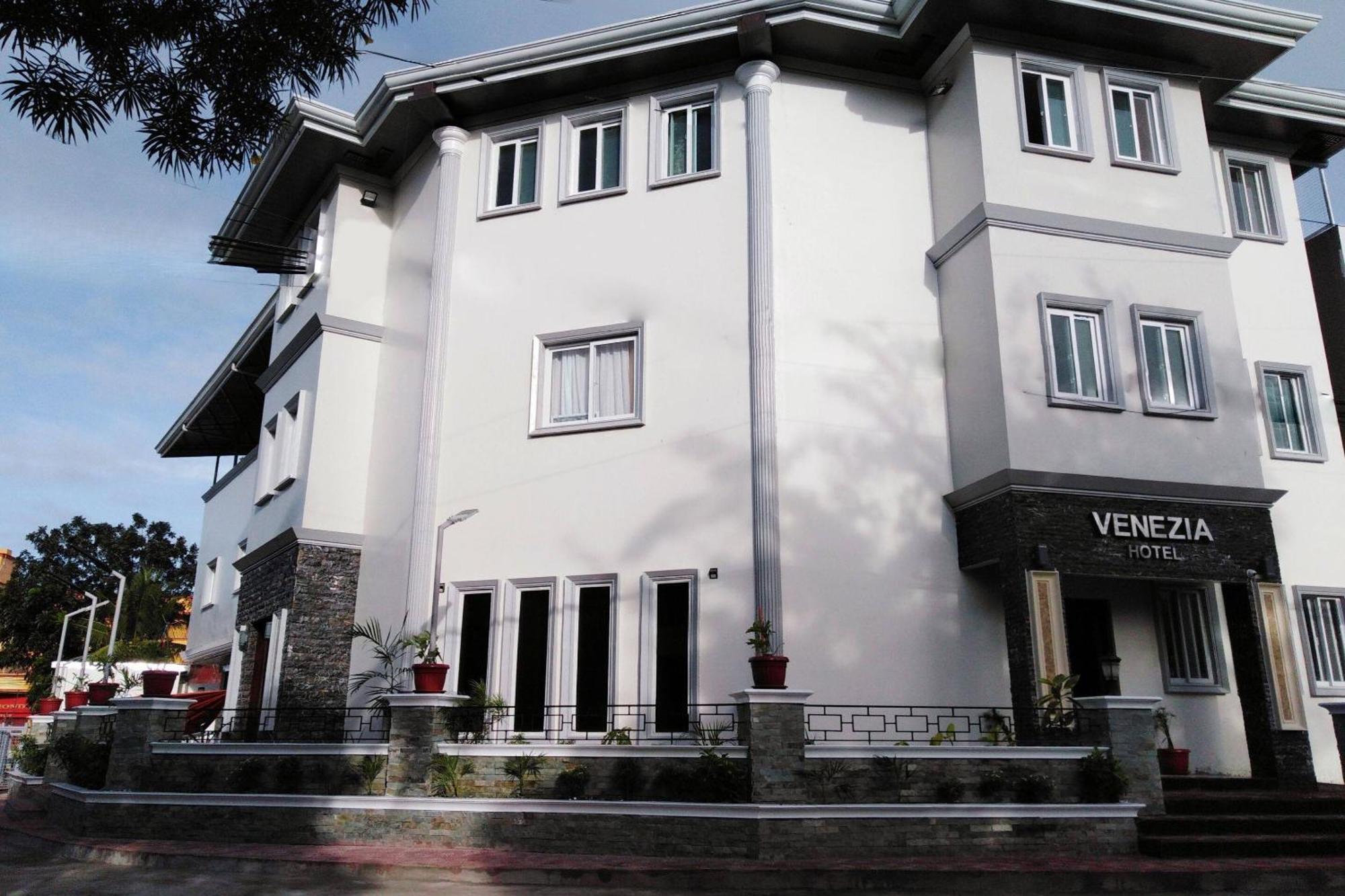 Venezia Suites Hotel Iloilo Exterior photo