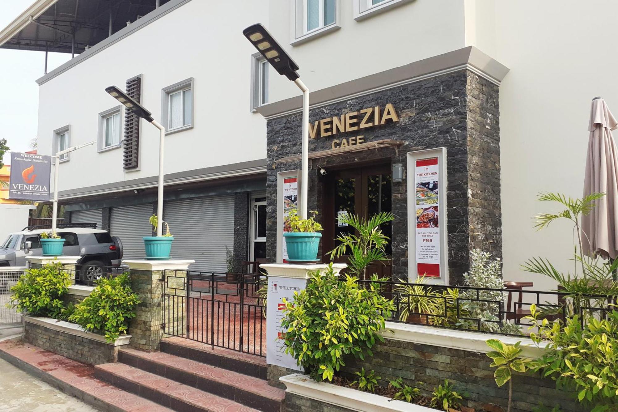 Venezia Suites Hotel Iloilo Exterior photo
