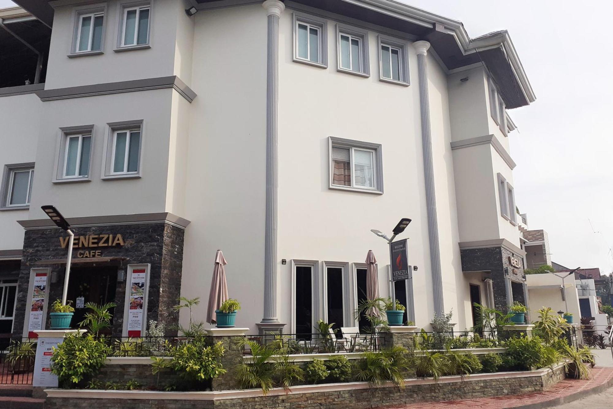 Venezia Suites Hotel Iloilo Exterior photo
