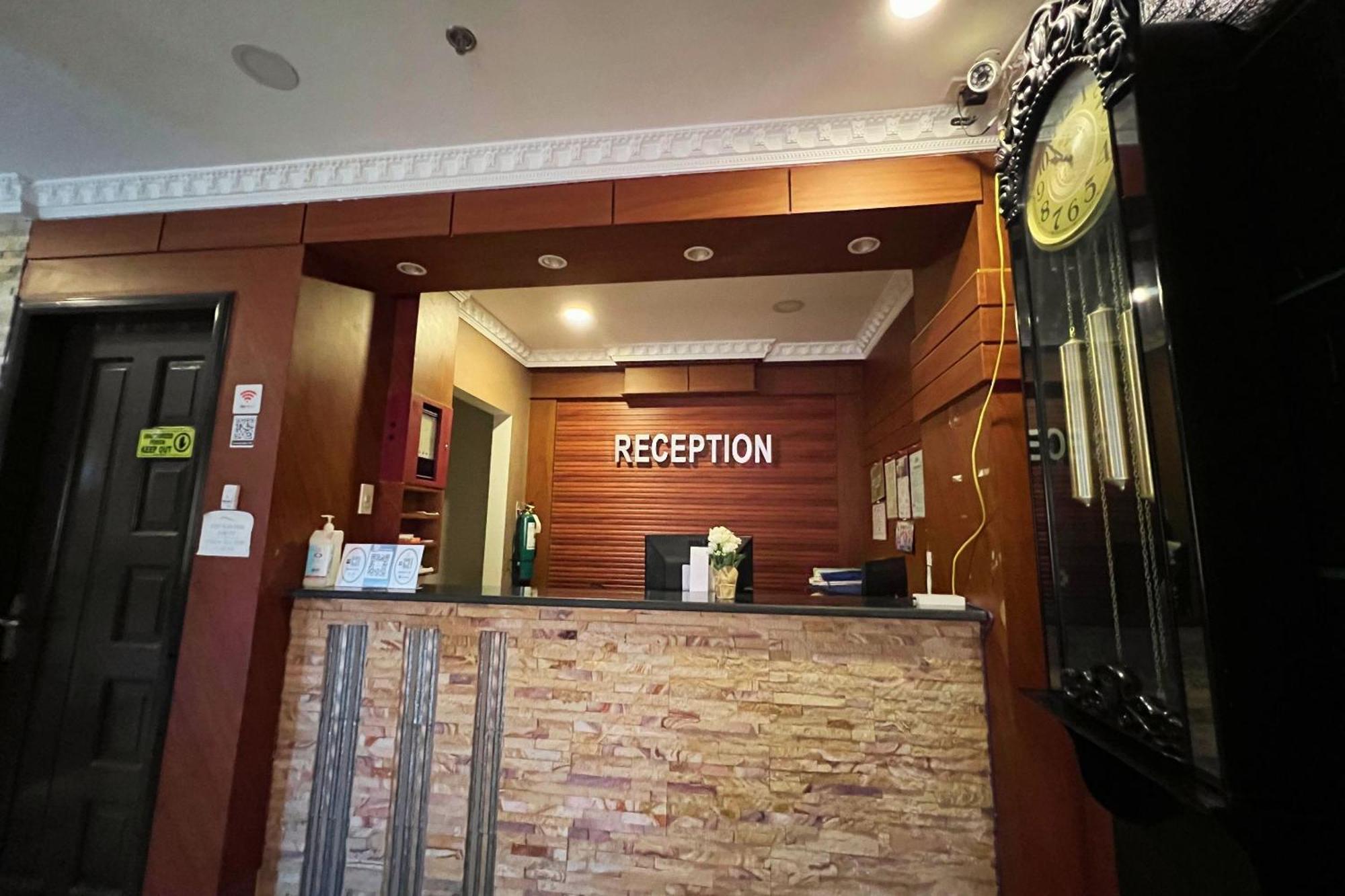 Venezia Suites Hotel Iloilo Exterior photo