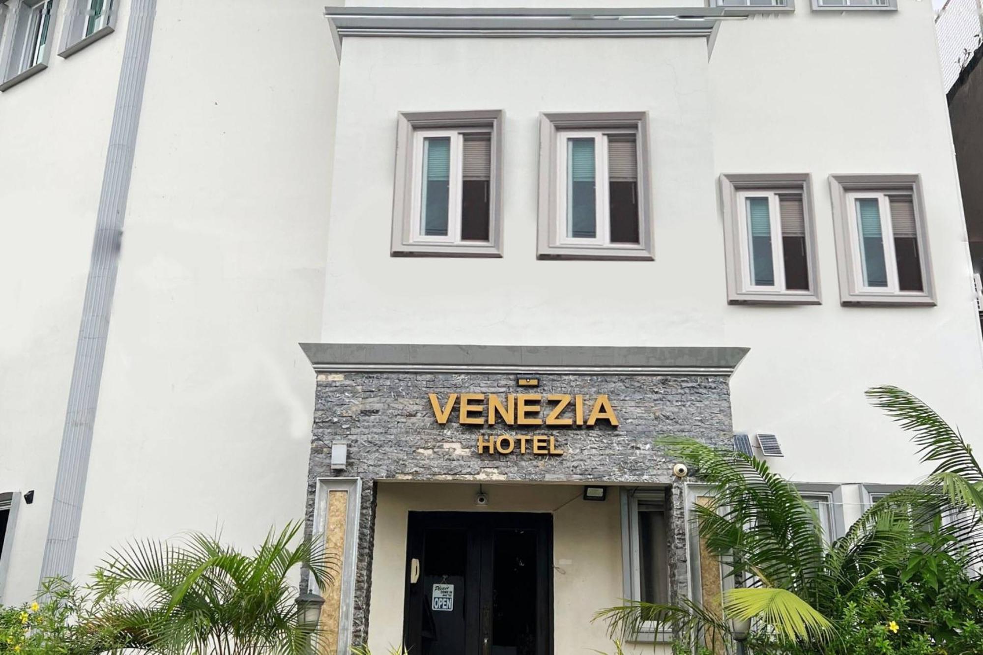 Venezia Suites Hotel Iloilo Exterior photo